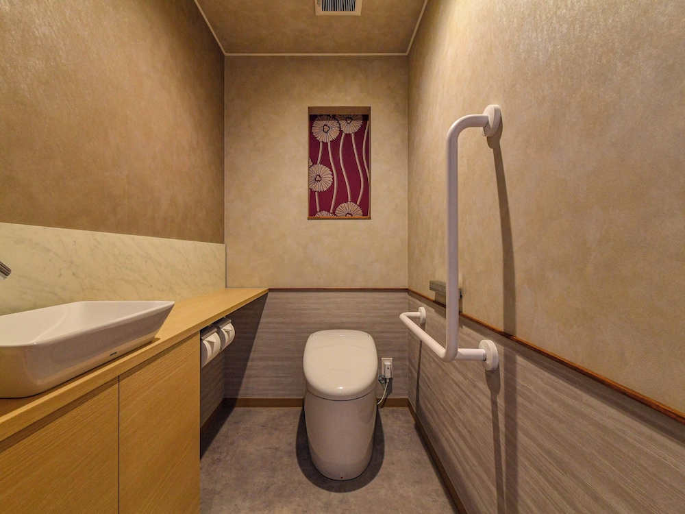 【和モダンルーム】ツイン　ダブルベッド×2台［44平米］禁煙 客室15 | 北陸 福井 あわら温泉 美松