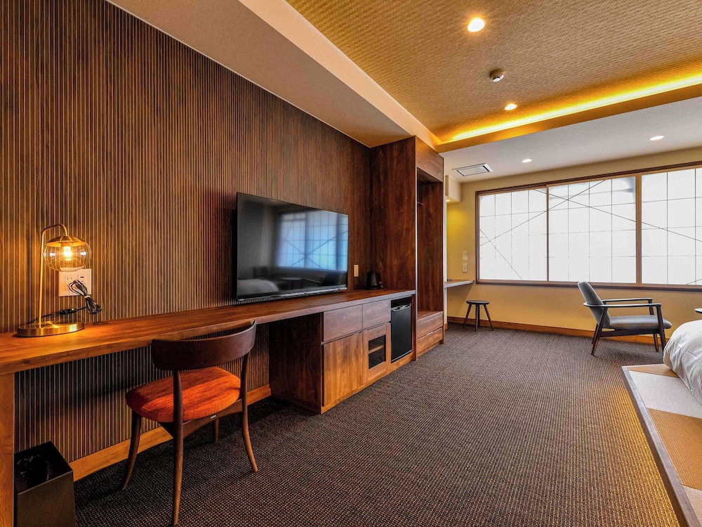 【和モダンルーム】ツイン　ダブルベッド×2台［44平米］禁煙 客室9 | 北陸 福井 あわら温泉 美松