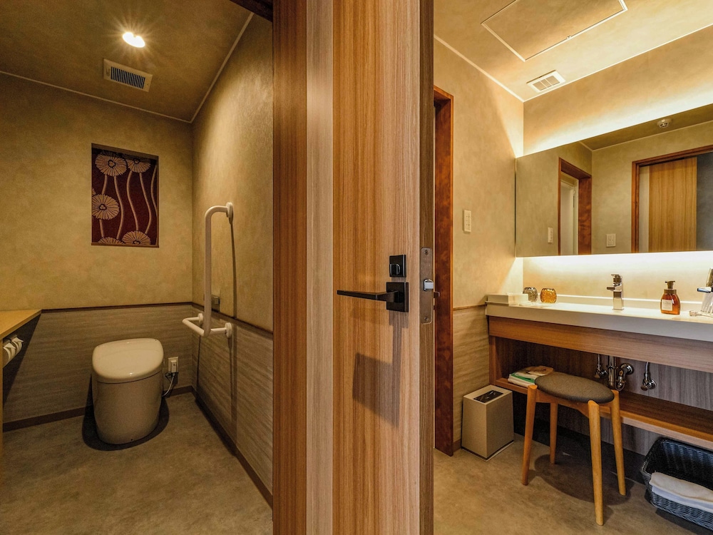 【和モダンルーム】ツイン　ダブルベッド×2台［44平米］禁煙 客室12 | 北陸 福井 あわら温泉 美松