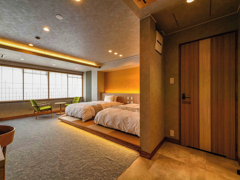 【和モダンルーム】ツイン　ダブルベッド×2台［44平米］禁煙 客室21 | 北陸 福井 あわら温泉 美松