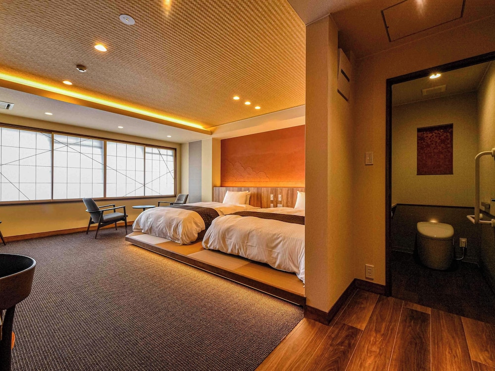 【和モダンルーム】ツイン　ダブルベッド×2台［44平米］禁煙 客室1 | 北陸 福井 あわら温泉 美松