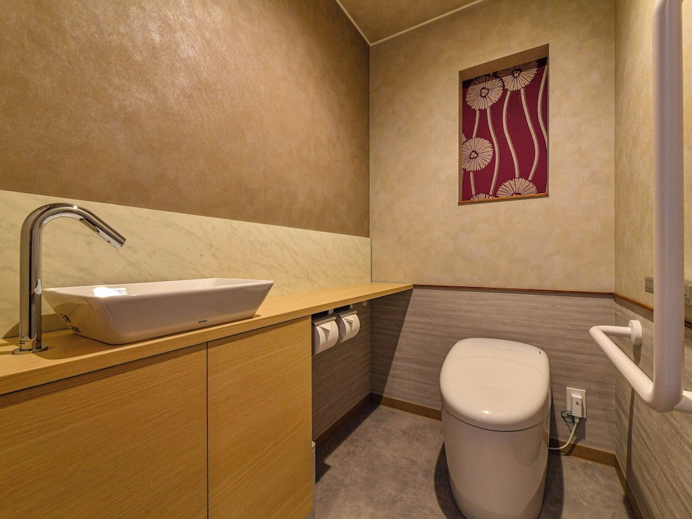 【和モダンルーム】ツイン　ダブルベッド×2台［44平米］禁煙 客室16 | 北陸 福井 あわら温泉 美松