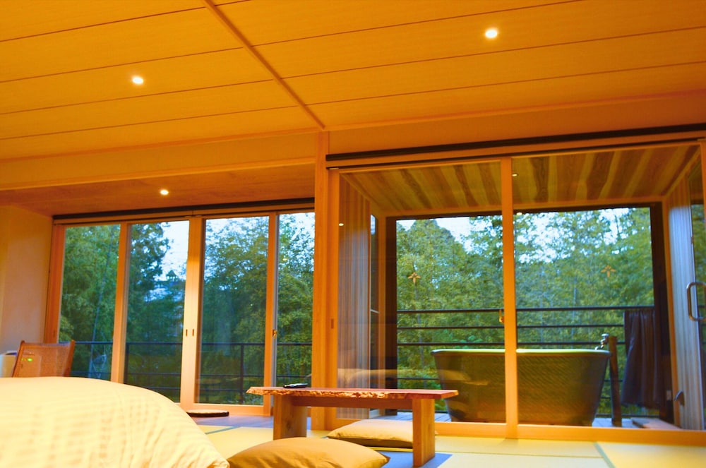 露天風呂付き客室<竹の音> 客室4 | たつた旅館