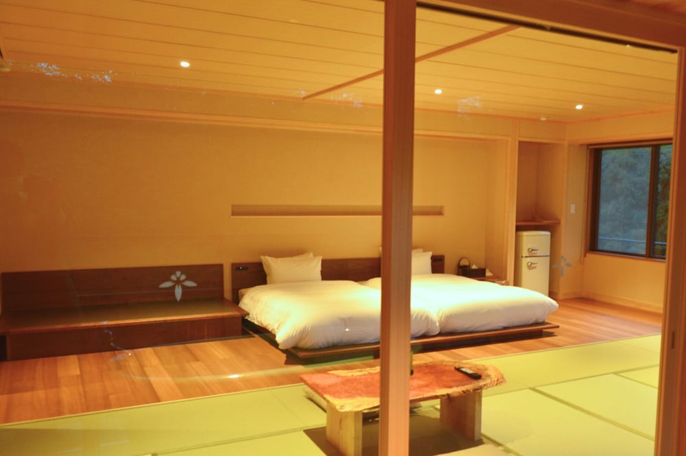 露天風呂付き客室<竹の音> 客室3 | たつた旅館