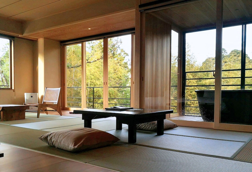 露天風呂付き客室<竹の音> 客室2 | たつた旅館