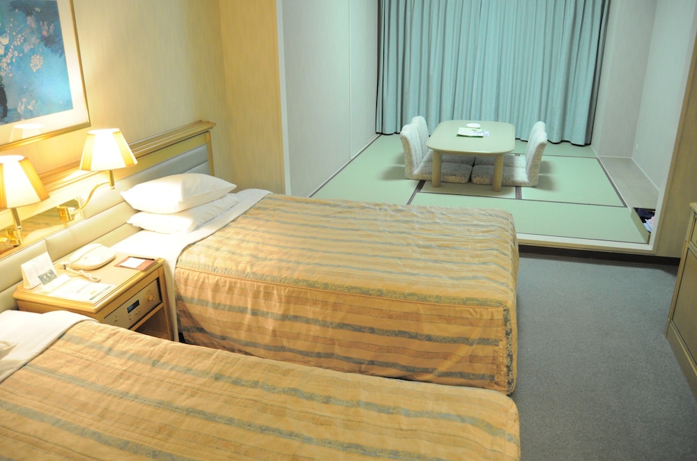 トラディショナル 4 人部屋 禁煙 客室3 | ホテルリステル猪苗代ウイングタワー