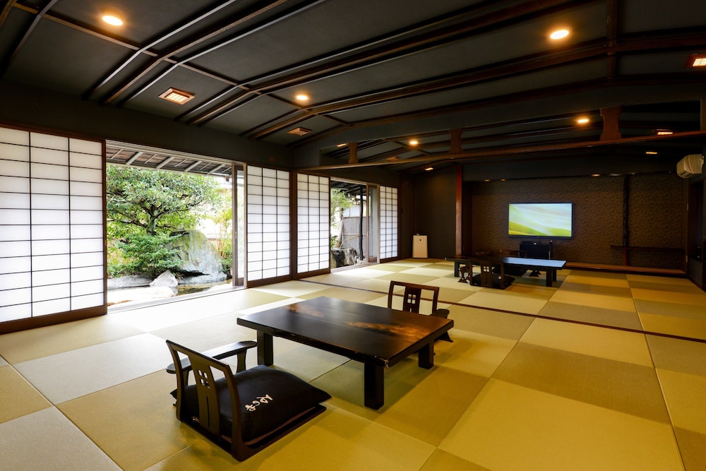 【15畳2間】温泉半露天付ジャパニーズスイートルーム | 石のや 伊豆長岡 (TKP Hotels & Resorts)