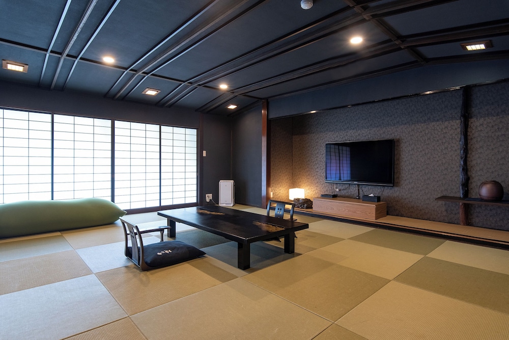 【15畳2間】温泉半露天付ジャパニーズスイートルーム | 石のや 伊豆長岡 (TKP Hotels & Resorts)