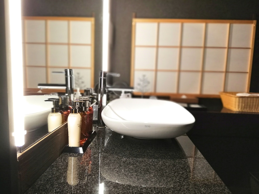 【15畳2間】温泉半露天付ジャパニーズスイートルーム バスルーム0 | 石のや 伊豆長岡 (TKP Hotels & Resorts)