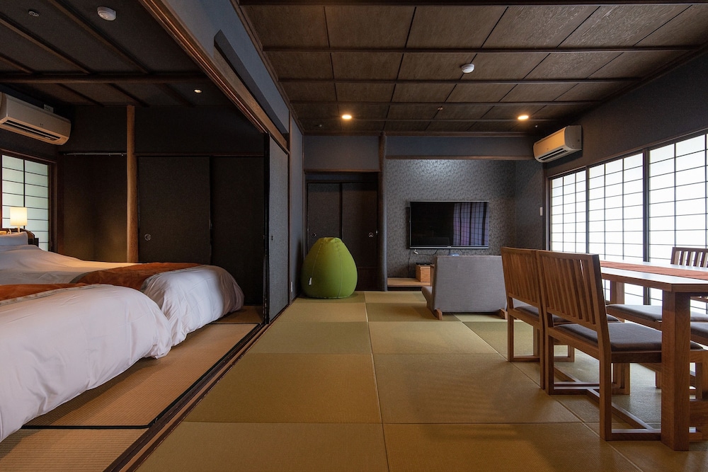 【2階2間】温泉付ツインルーム 客室1 | 石のや 伊豆長岡 (TKP Hotels & Resorts)