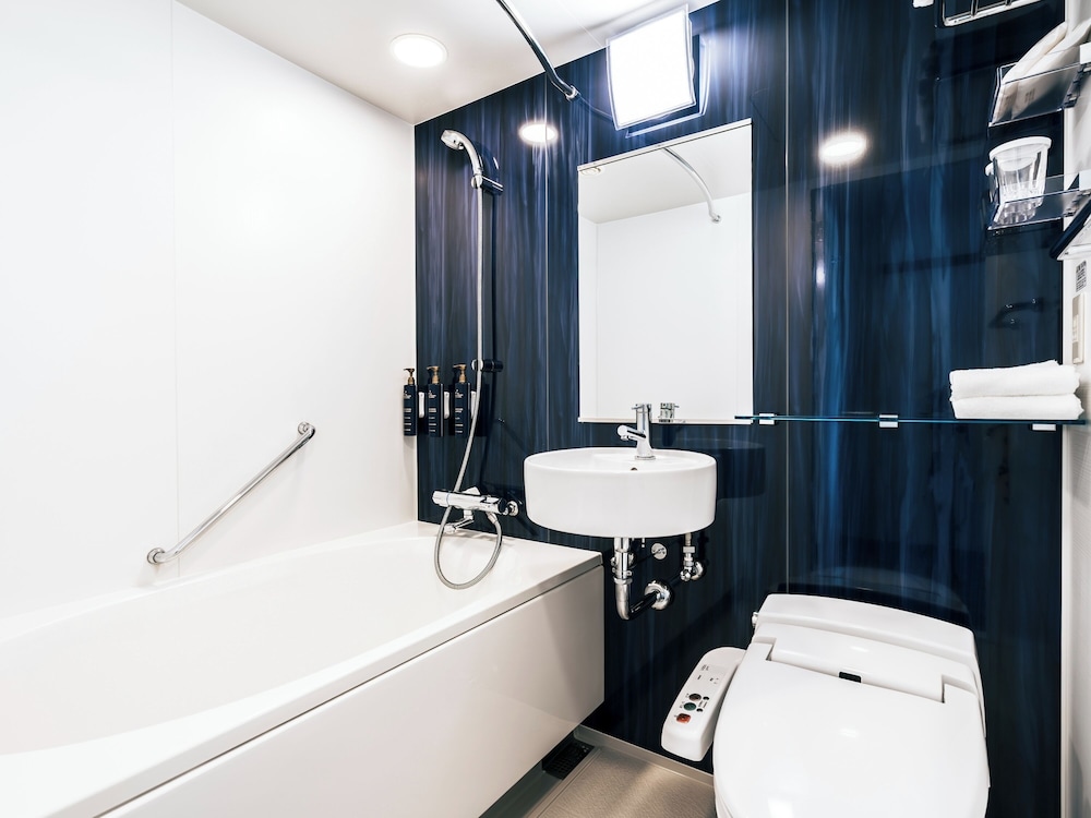 [禁煙]Spaルーム & ダブルルーム 2名利用(別途、宿泊用の別室をご用意いたします) バスルーム2 | リッチモンドホテルプレミア東京スコーレ