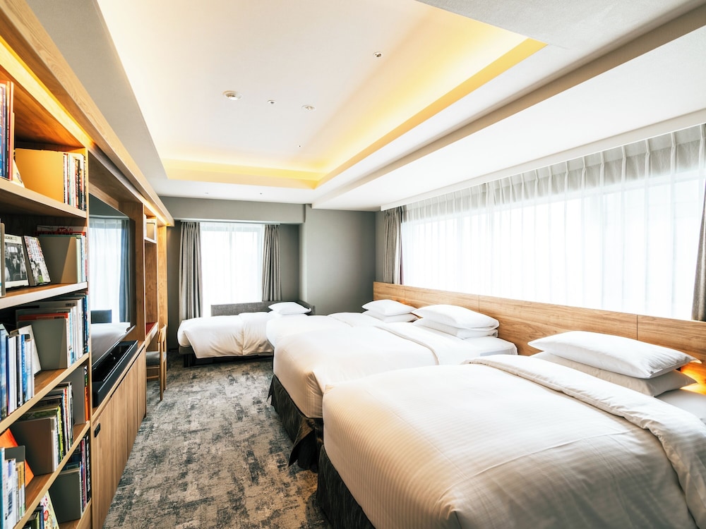 ザ・プレミアムブックルーム [禁煙] 大人の人数に応じてエキストラベッドをご用意いたします 客室内のダイニングエリア0 | リッチモンドホテルプレミア東京スコーレ