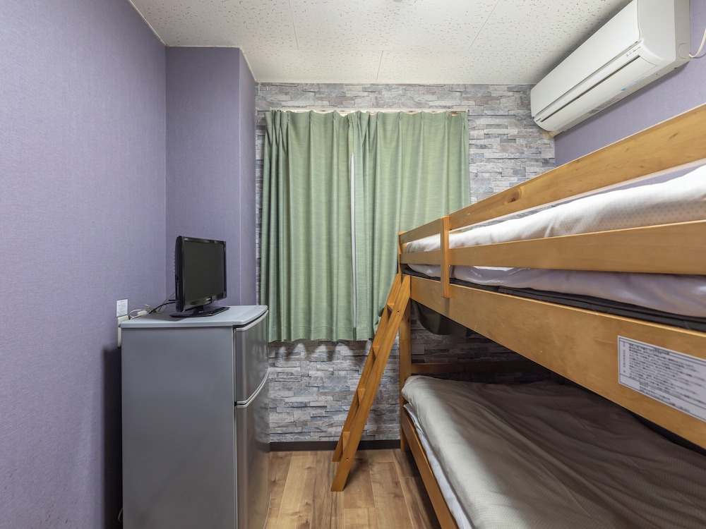 [禁煙] ツインルーム (バス・トイレ共用) 2段ベッド 客室5 | ビジネスホテル加賀