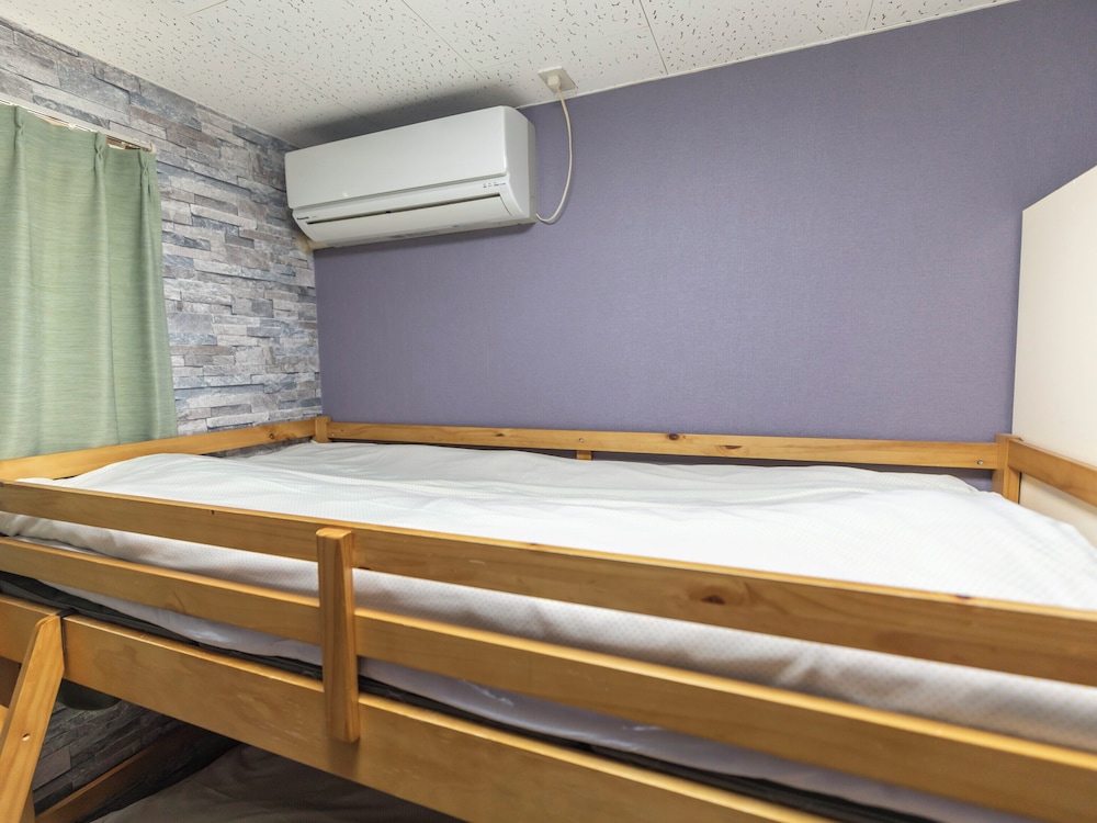 [禁煙] ツインルーム (バス・トイレ共用) 2段ベッド 客室4 | ビジネスホテル加賀