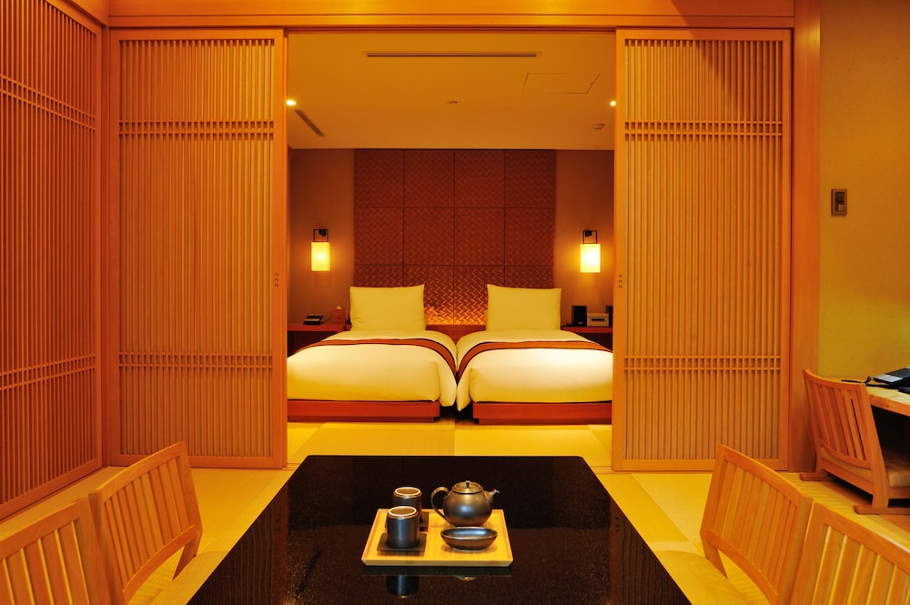 ガーデンスパスイート マウンテンビュー 客室1 | 竹泉荘 Chikusenso Onsen