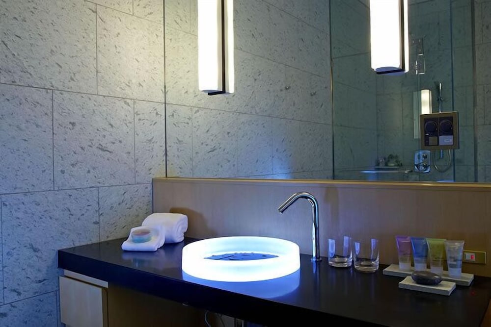 デラックスプレミアキング マウンテンビュー バスルームのシンク0 | 竹泉荘 Chikusenso Onsen