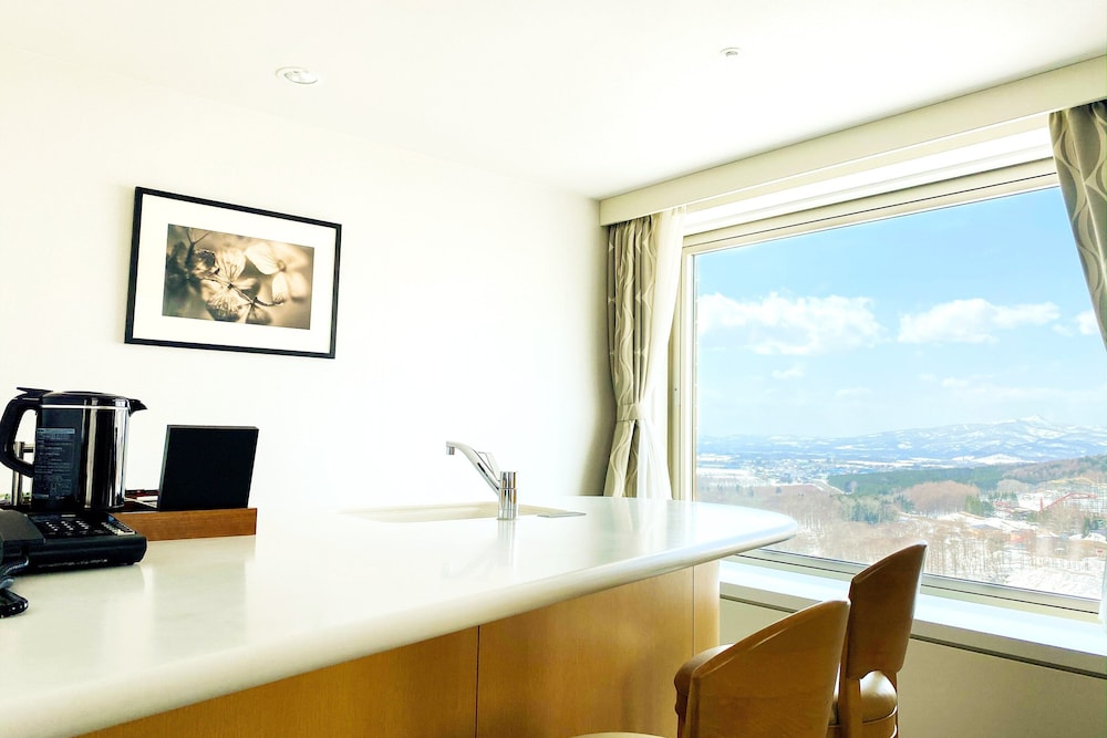 ラグジュアリー スイート 1 ベッドルーム (King, Two Story) 客室3 | ウェスティン ルスツ リゾート