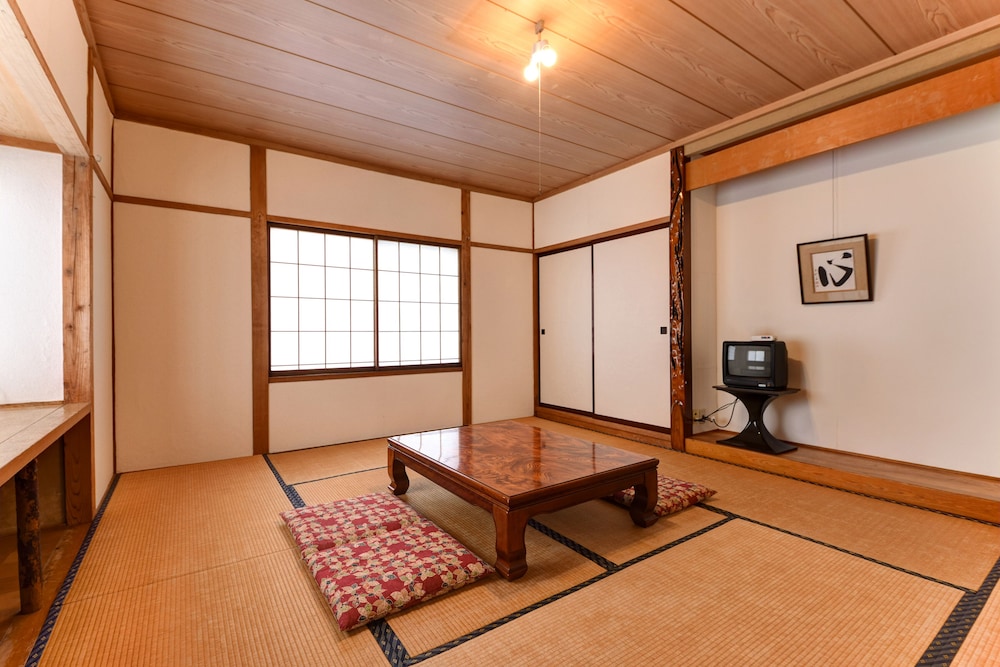 トラディショナル ルーム(ペット受入不可,バストイレなし) [禁煙] 客室3 | ホテル・ラ・モンターニュ・フルハタ