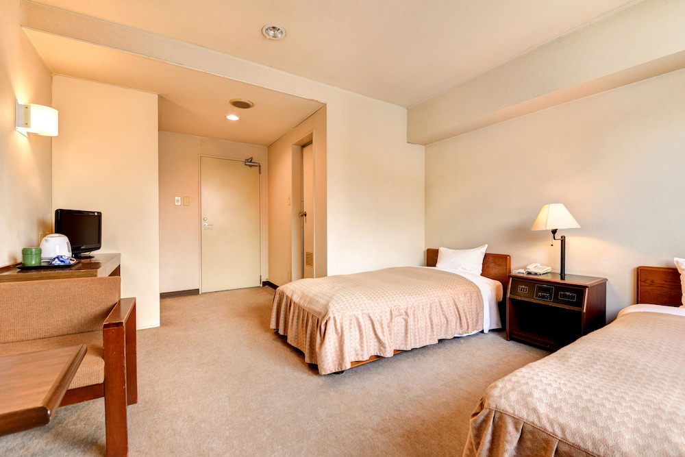 スタンダード トリプルルーム マウンテンビュー (ペット受入不可) [禁煙] 客室7 | ホテル・ラ・モンターニュ・フルハタ