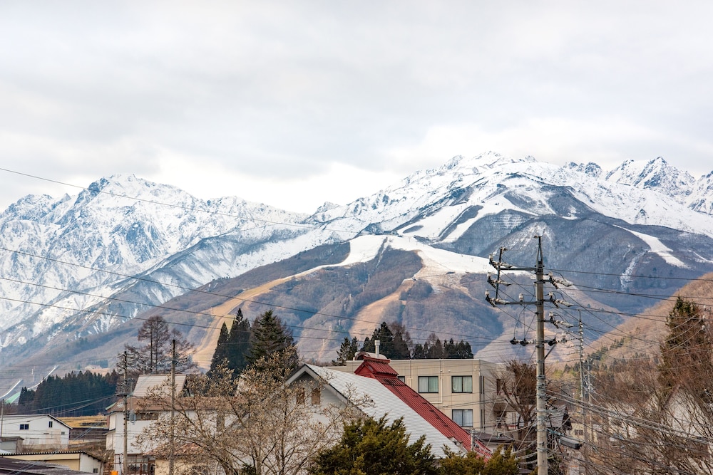 スタンダード トリプルルーム マウンテンビュー (ペット受入不可) [禁煙] 客室9 | ホテル・ラ・モンターニュ・フルハタ