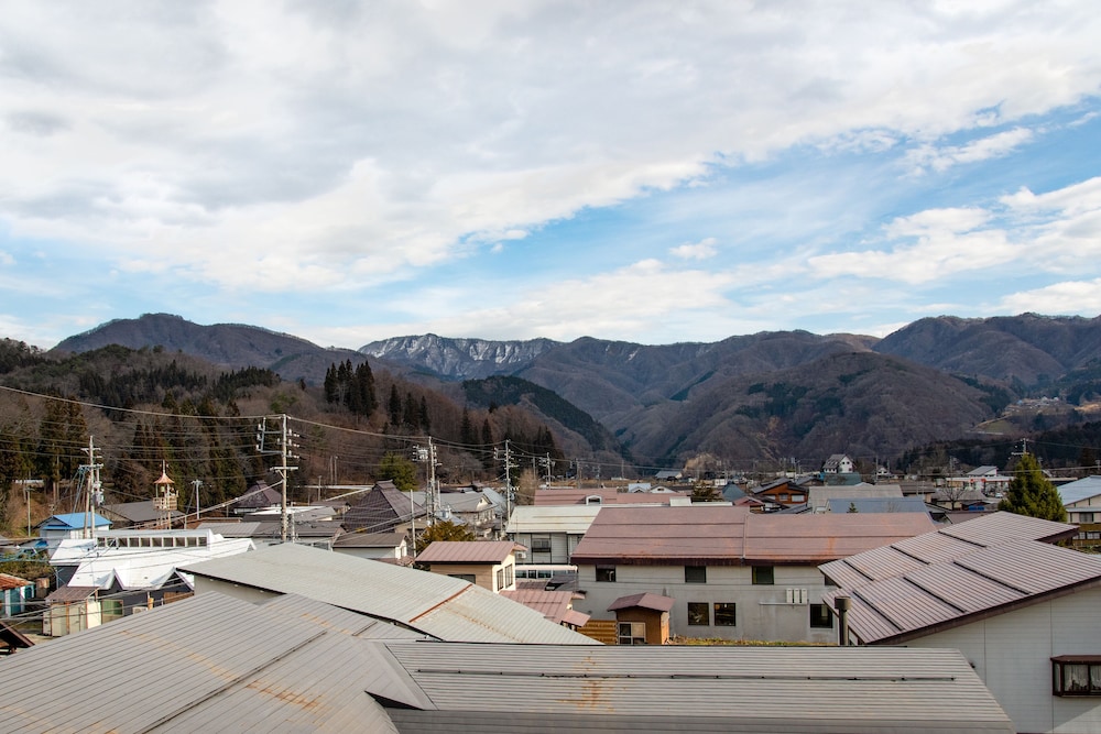 スタンダード 4 人部屋 (ペット受入不可) [禁煙] 客室6 | ホテル・ラ・モンターニュ・フルハタ