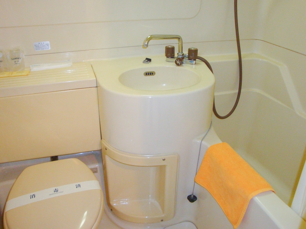 スタンダード 4 人部屋 (ペット受入不可) [禁煙] バスルーム0 | ホテル・ラ・モンターニュ・フルハタ