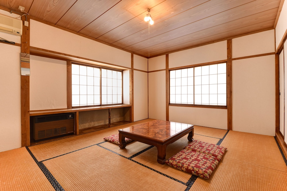 トラディショナル ルーム(ペット受入不可,バストイレなし) [禁煙] | ホテル・ラ・モンターニュ・フルハタ