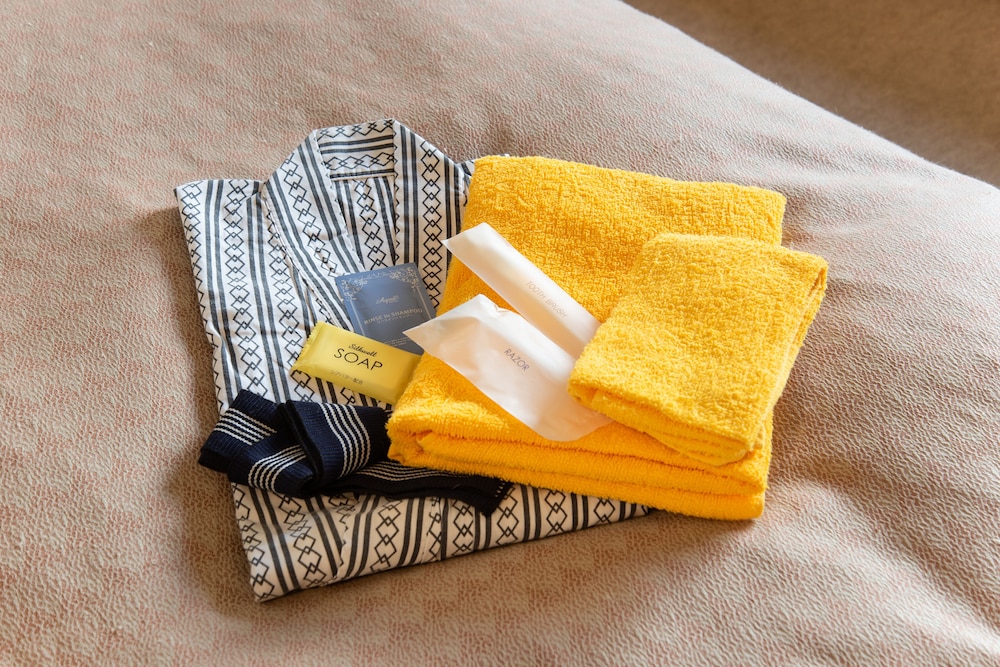 スタンダード 4 人部屋 (ペット受入不可) [禁煙] 客室4 | ホテル・ラ・モンターニュ・フルハタ