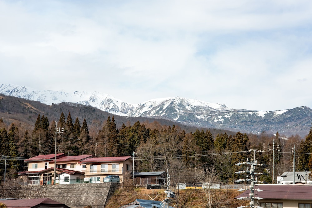 スタンダード トリプルルーム マウンテンビュー (ペット受入不可) [禁煙] 客室8 | ホテル・ラ・モンターニュ・フルハタ