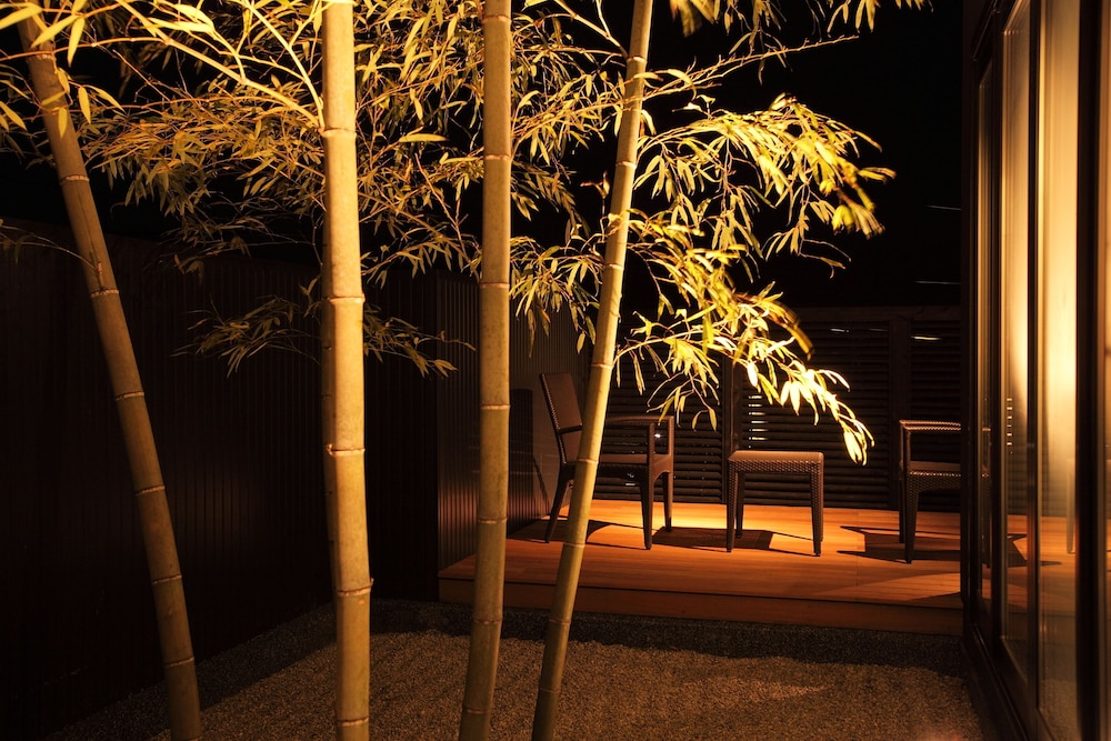 和モダン客室「月の雫」〜ツイン〜 【岩風呂】(チェックイン18時まで) 客室2 | ホテル夢しずく 別邸蘇庵