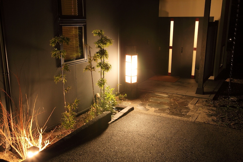 和モダン客室「月の雫」〜ツイン〜 【岩風呂】(チェックイン18時まで) 客室1 | ホテル夢しずく 別邸蘇庵