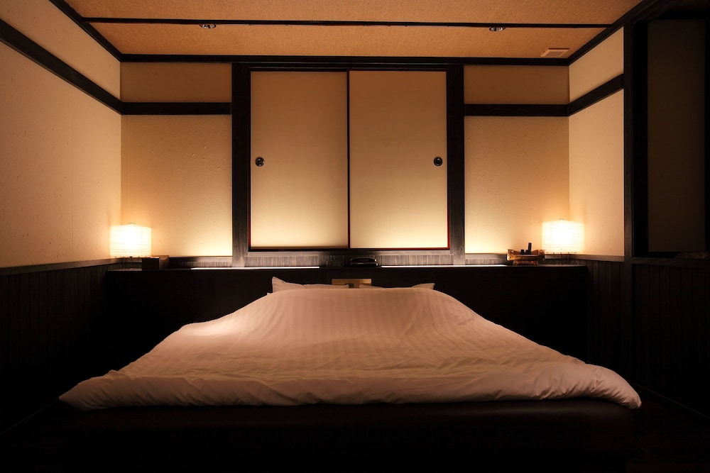 古民家風客室　「わらび野」〜ダブル〜【箱庭風呂】(チェックイン18時まで) | ホテル夢しずく 別邸蘇庵
