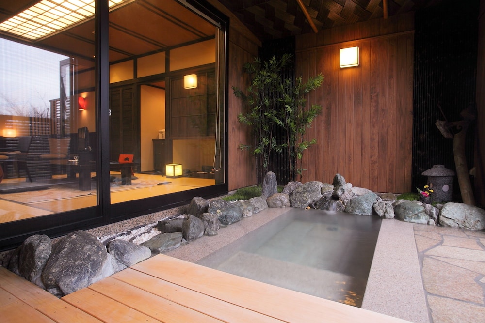 古民家風客室　「わらび野」〜ダブル〜【箱庭風呂】(チェックイン18時まで) バスルーム0 | ホテル夢しずく 別邸蘇庵
