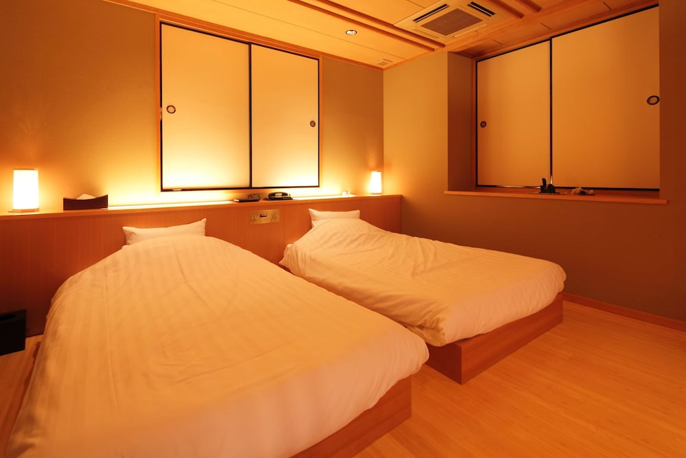 数寄屋風客室　「嵯峨野」〜ツイン〜【岩風呂】(チェックイン18時まで) | ホテル夢しずく 別邸蘇庵