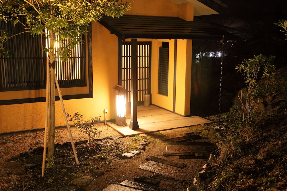 古民家風客室　「わらび野」〜ダブル〜【箱庭風呂】(チェックイン18時まで) 客室1 | ホテル夢しずく 別邸蘇庵