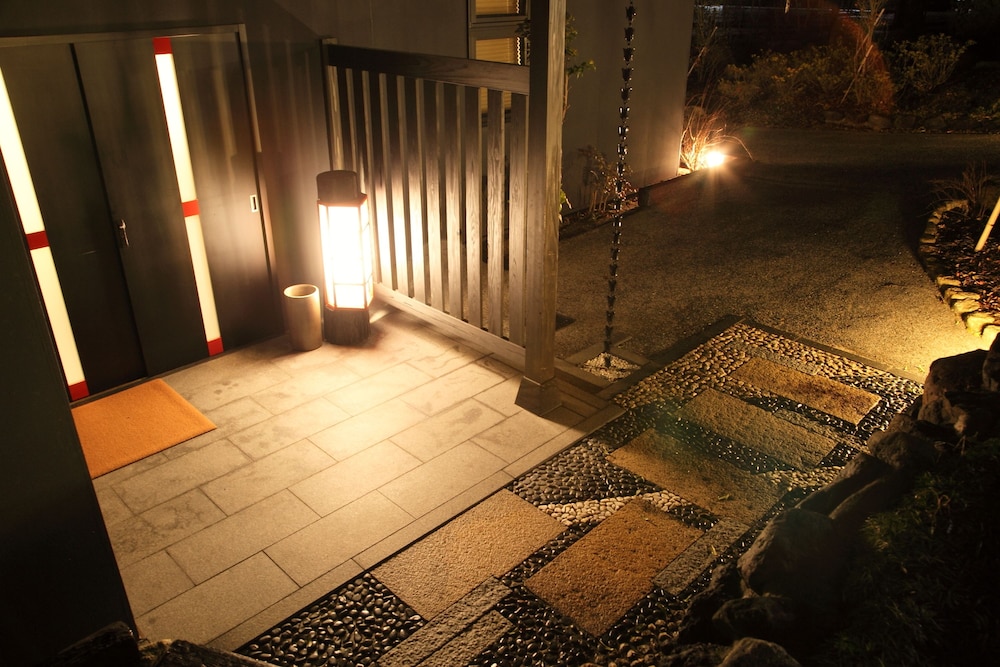 和モダン客室「悠凛」〜ツイン〜 【畳風呂】(チェックイン18時まで) 客室1 | ホテル夢しずく 別邸蘇庵