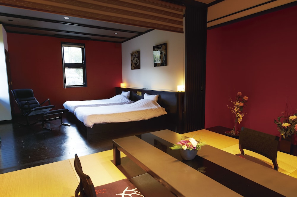 和モダン客室「月の雫」〜ツイン〜 【岩風呂】(チェックイン18時まで) | ホテル夢しずく 別邸蘇庵