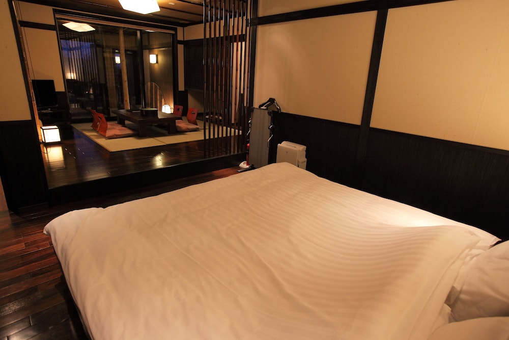 古民家風客室　「わらび野」〜ダブル〜【箱庭風呂】(チェックイン18時まで) 客室2 | ホテル夢しずく 別邸蘇庵