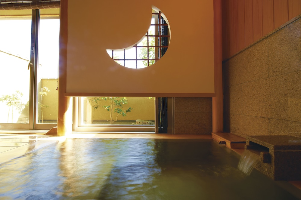 数奇屋風客室｢雲水｣~メゾネットダブル~[檜風呂] (チェックイン18時まで) バスルーム0 | ホテル夢しずく 別邸蘇庵