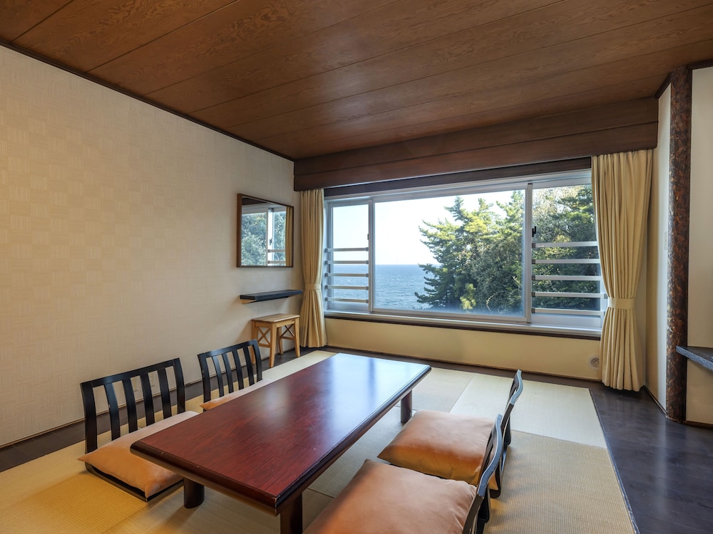 オーシャン スタンダード和洋室 (6畳+TW) (禁煙) 客室1 | ホテル ニューアカオ