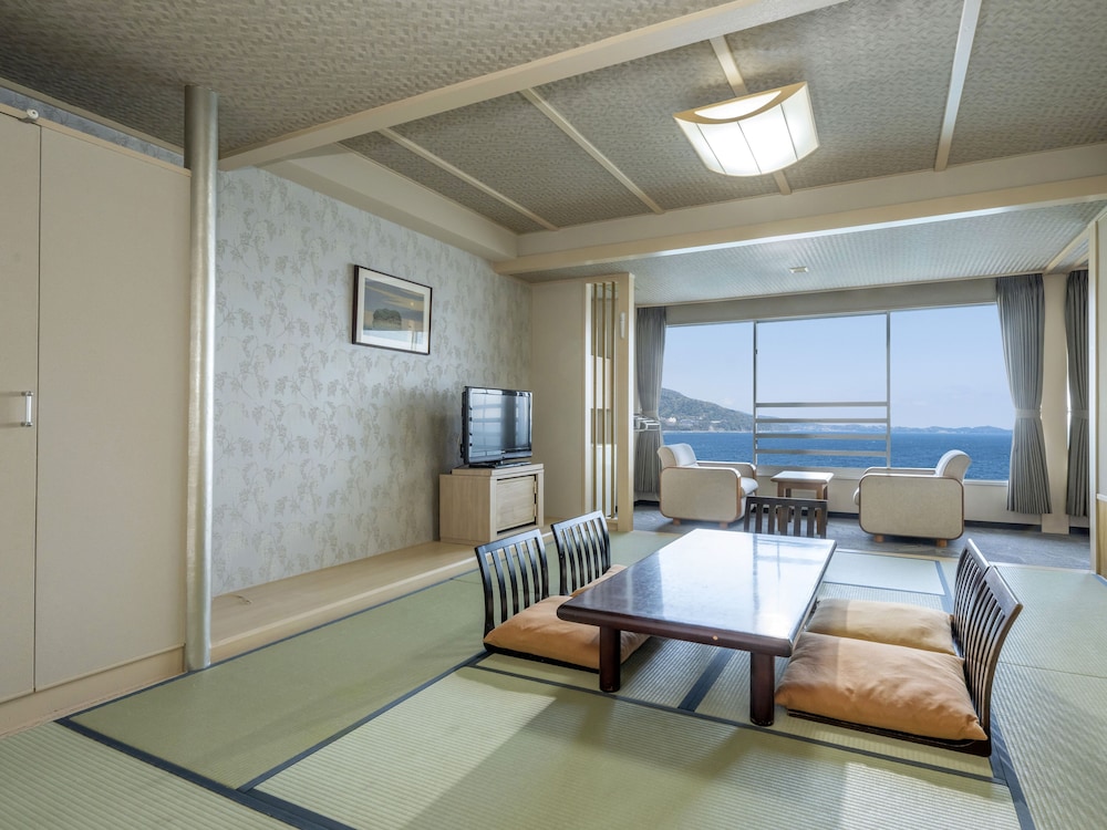 オーシャン デラックス和洋室 (10畳+TW) (禁煙) 客室1 | ホテル ニューアカオ