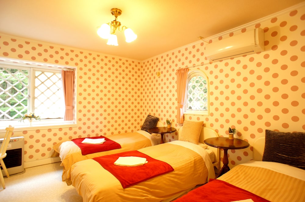 トリプルルーム 共用バスルーム 客室1 | 軽井沢ペンション 佐藤のぬくもり