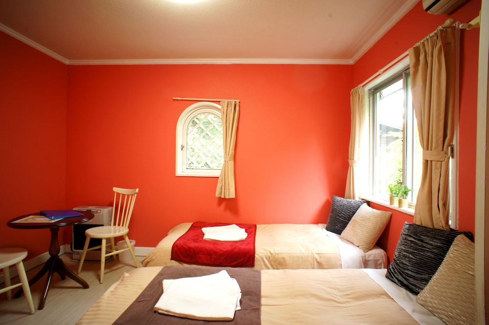 ツインルーム 客室1 | 軽井沢ペンション 佐藤のぬくもり