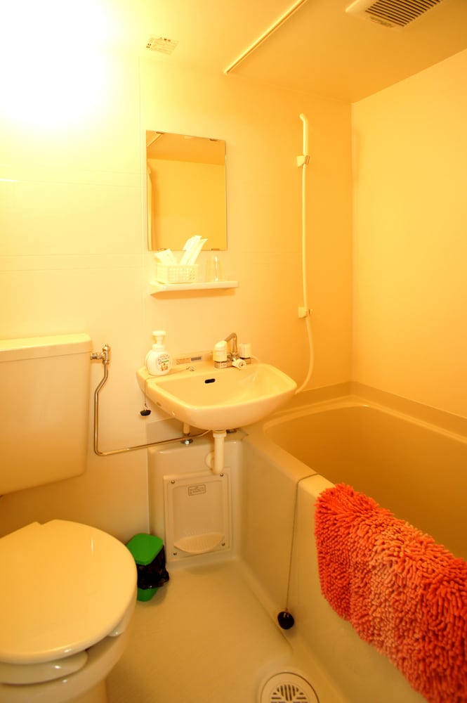 ツインルーム バスルーム0 | 軽井沢ペンション 佐藤のぬくもり