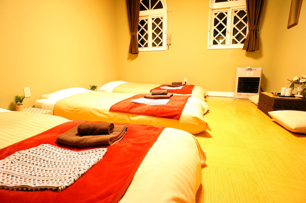 トリプルルーム 共用バスルーム 客室4 | 軽井沢ペンション 佐藤のぬくもり