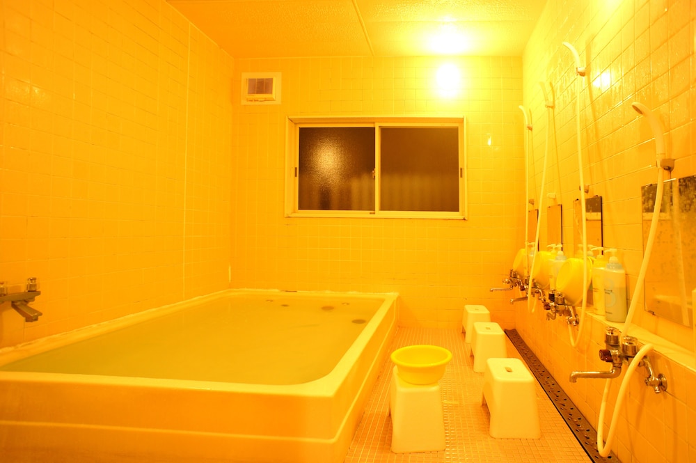 ツインルーム 共用バスルーム バスルーム0 | 軽井沢ペンション 佐藤のぬくもり