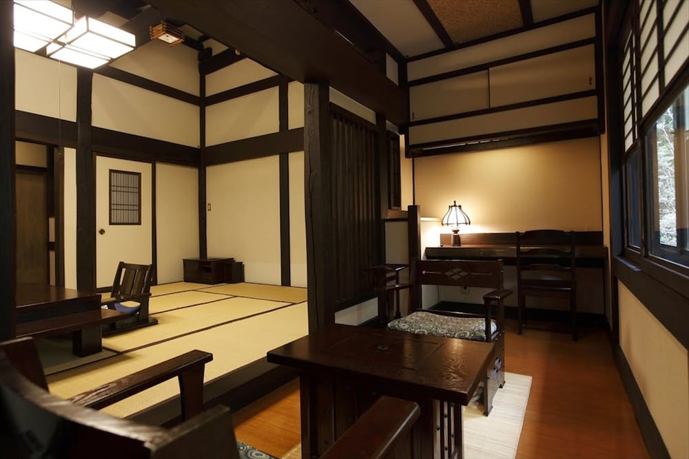 山ボウシ 書斎デスク付 和室10畳 | はづ合掌