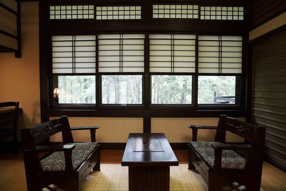 山ボウシ 書斎デスク付 和室10畳 客室1 | はづ合掌
