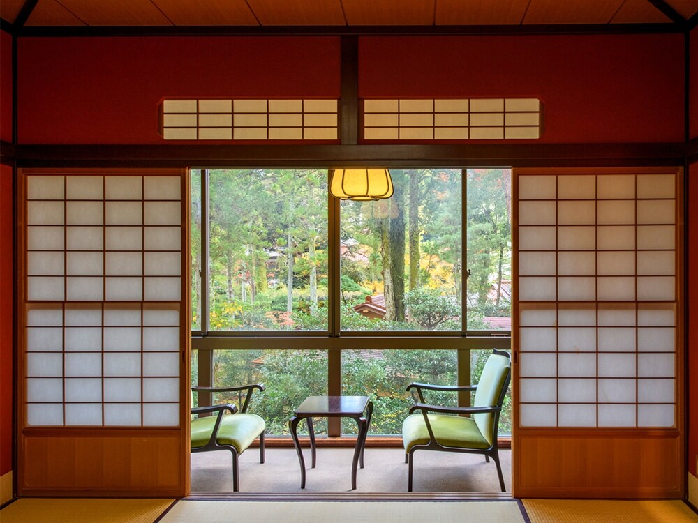 [秋の館・朱壁の和洋準特別室/秋園の間]10帖+ツイン 禁煙 客室3 | 粟津温泉 法師