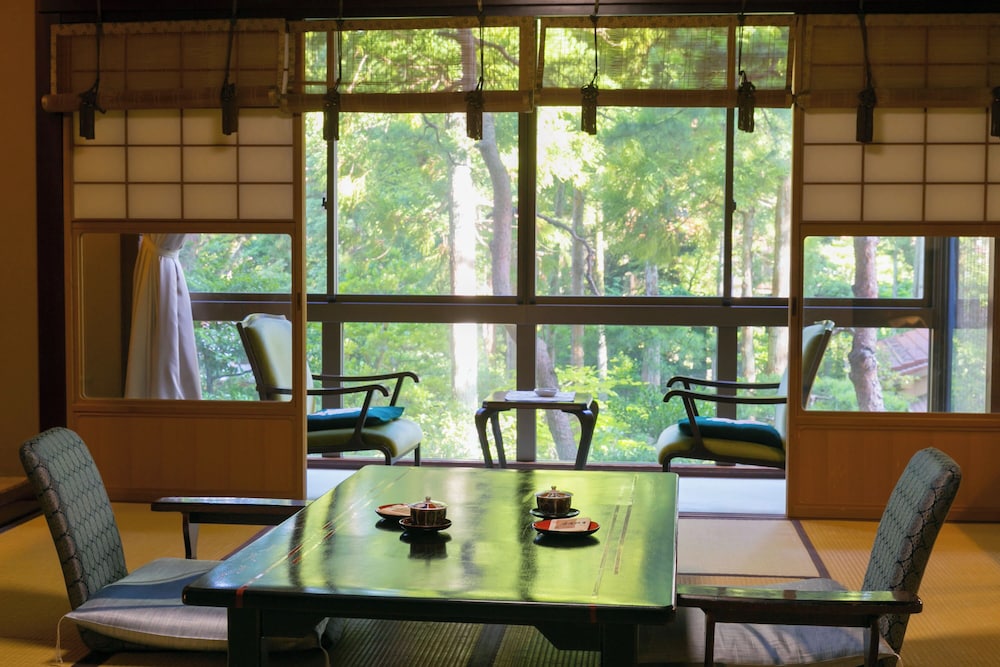 スタンダード和洋室 [秋の館] / 禁煙 客室4 | 粟津温泉 法師